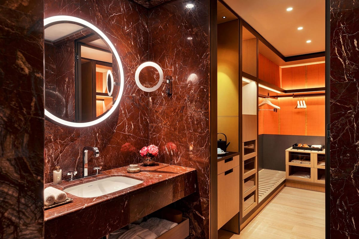 Deluxe Room, 1 Katil Raja (King), City View | Almari pakaian
