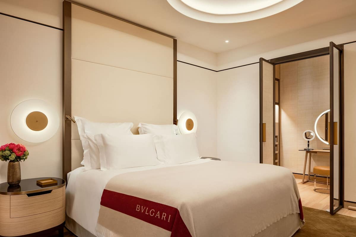 Premium Room, 1 Katil Raja (King), City View | Peralatan tempat tidur hipoalergenik, bar mini, peti besi dalam bilik