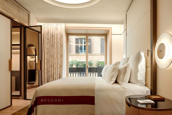Superior Suite, 1 Bedroom, City View | Hypo-allergenic bedding, minibar, in-room safe, desk - Bvlgari Hotel Roma (Rome)