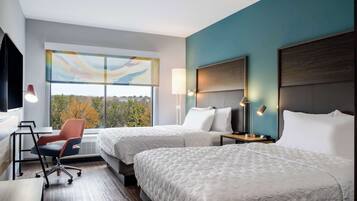 Espacio para trabajar con laptop, wifi gratis y ropa de cama