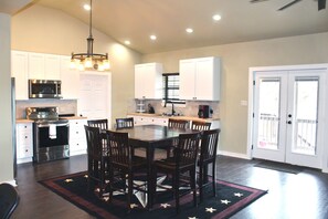 Dining - White Bluff on the Medina **River Front (Medina)