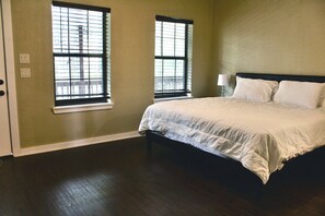 Room - White Bluff on the Medina **River Front (Medina)