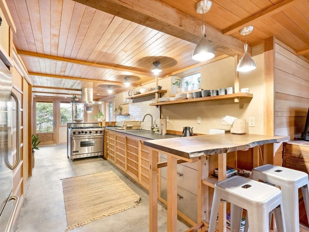 Japanese Craftsman Abode - Mississippi Historic District