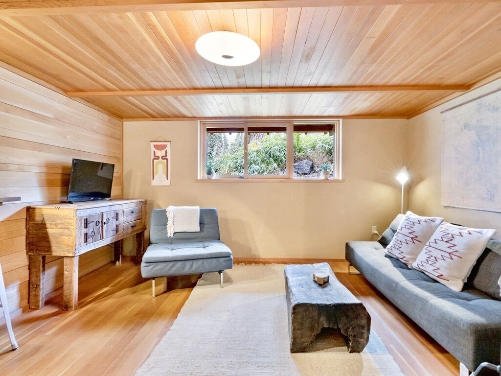 Japanese Craftsman Abode - Mississippi Historic District