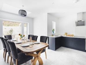 Dining - 3 Ocean Walk (Perranporth)