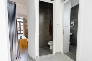 Family Cabin | Bathroom