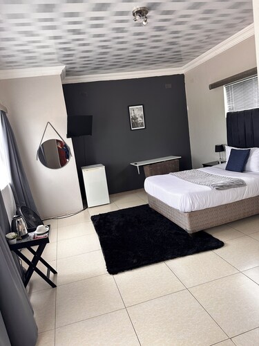 Sunrise Room - en-suite bathroom (Bed Only)