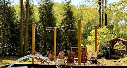 Ohiopyle/Fallingwater Stargazers Cozy Cabin Covered Hot Tub/Fire Pit / Sleeps 5