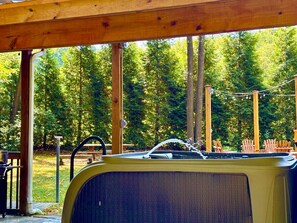 Outdoor spa tub - Fall Getaway Camp Buckshot: Sleeps 5 · 2BR 1BA · Hot Tub Fire Pit Fireplace (Mill Run)
