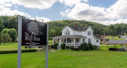 Mill Run Inn · Ohiopyle`s Favorite Vacation Home Pool/Hot Tub