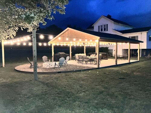 Fall Getaway Mill Run Inn: Sleeps 12 · 5BR 5BA · Hot Tub Fire Pit Grill Pool