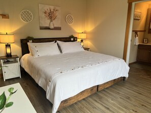 5 bedrooms, desk, iron/ironing board, free WiFi