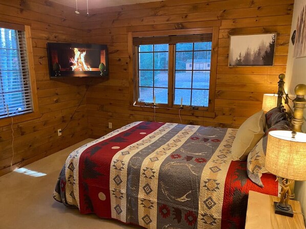 4 bedrooms, desk, iron/ironing board, travel cot