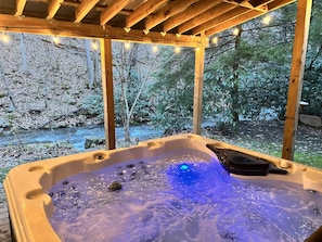 Outdoor spa tub