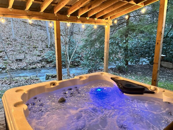 Outdoor spa tub