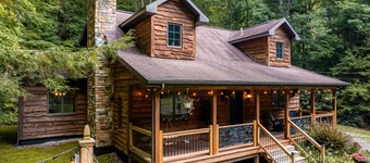 Forest Creek Lodge · Stunning Secluded Stream Front Lodge w/Hot Tub
