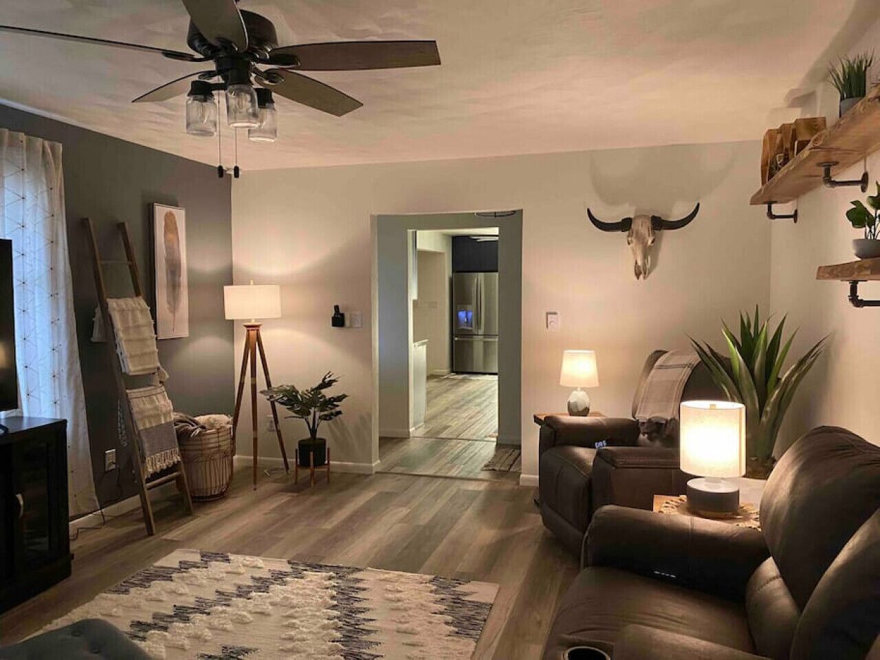 Autumn Escape Springfield House: Sleeps 8, 3br 2ba · Hot Tub Fire Pit Grill Pool - Ohiopyle, PA