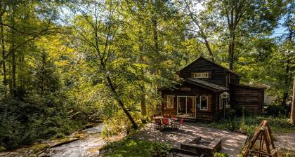 Magical Streamside Yough Lake Cabin, Hot Tub/Firepit/Grill 3 Bdr 1 Bath Sleeps 6