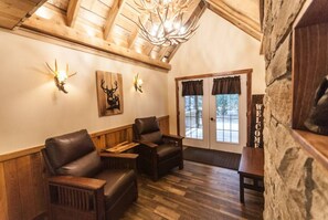 Interior - Hemlock Lodge · Hot Tub< Fire Pit & Game Room (Farmington)