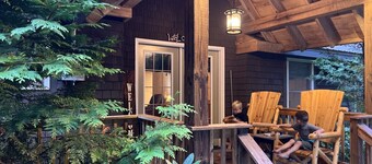 Beautiful Ohiopyle Mountain Lodge with Private Stream/Game Room/Hot Tub/ Firepit