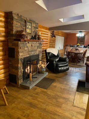 TV, fireplace - Fall Getaway Camp Sideways Sleeps 6 · 3BR 1BA · Hot Tub Fire Pit Grill Fireplace (Confluence)