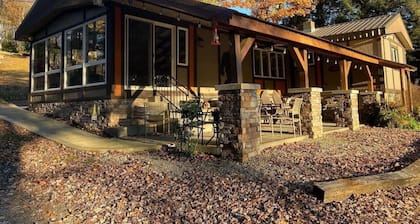 Camp Sideways · Lakeside Cozy Cabin with Fireplace and Hot Tub!