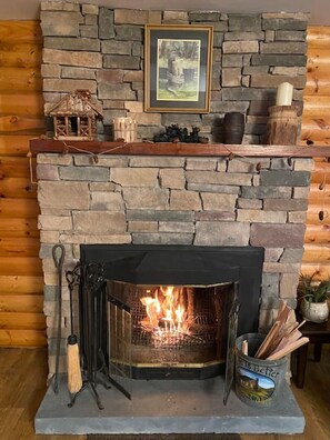 Interior - Fall Getaway Camp Sideways Sleeps 6 · 3BR 1BA · Hot Tub Fire Pit Grill Fireplace (Confluence)
