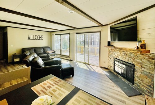 Castle Rock Lakefront Home, with pier, sand bottom, and wrap around deck