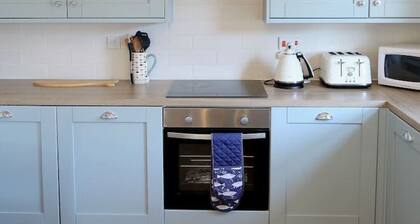 The Bamburgh Bolthole, Village Centre