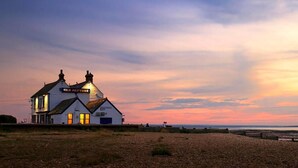 A white building with a sign reading "Old Neptune" and "Dover Stables Bay" on its side. - Perfect Location, dog Friendly Beautiful Home (Whitstable)