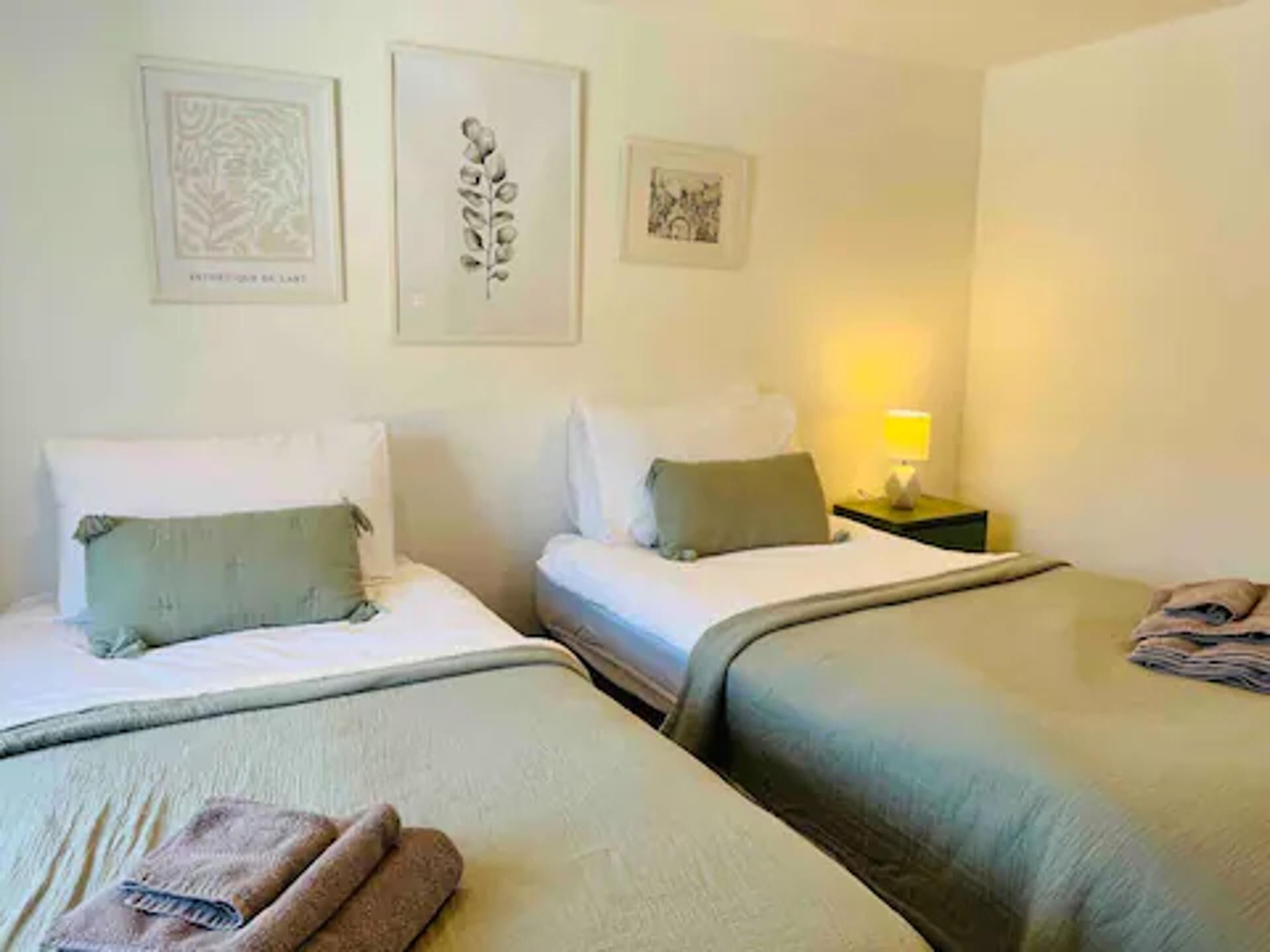 Perfect Location, dog Friendly Beautiful Home