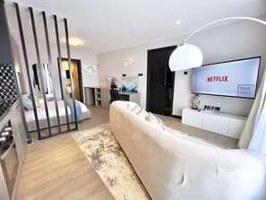 1 bedroom, in-room safe, desk, iron/ironing board