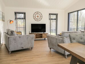 Cottage | Living area - Watch Tree Lodge (Grange-over-Sands)