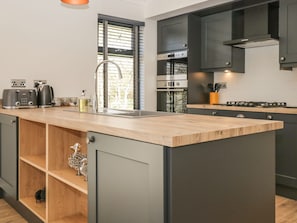 Cottage | Private kitchen | Fridge, dishwasher, electric kettle, toaster - Watch Tree Lodge (Grange-over-Sands)