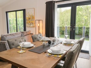 Cottage | Dining - Watch Tree Lodge (Grange-over-Sands)