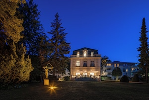 Fassade der Unterkunft – Abend/Nacht
