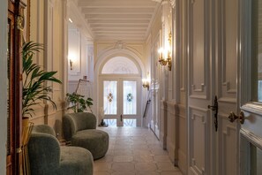 Sala de estar en el lobby