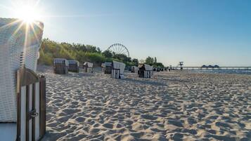 Am Strand, weißer Sandstrand