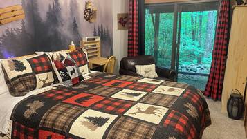 3 bedrooms, desk, iron/ironing board, travel cot