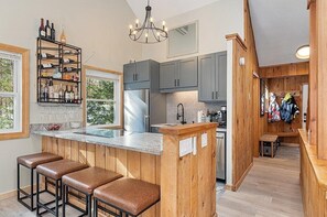 Fridge, microwave, oven, stovetop - 3+ bedroom vacation home near White Mountain National Forest (Campton)