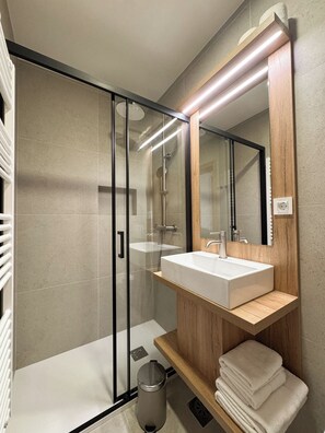 Chambre Double Confort | Salle de bain