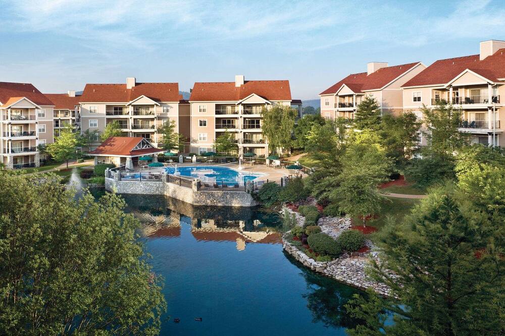 1BD/Branson - Pools, Gym, BBQ, Game Room!