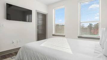 2 bedrooms, desk, iron/ironing board, free WiFi