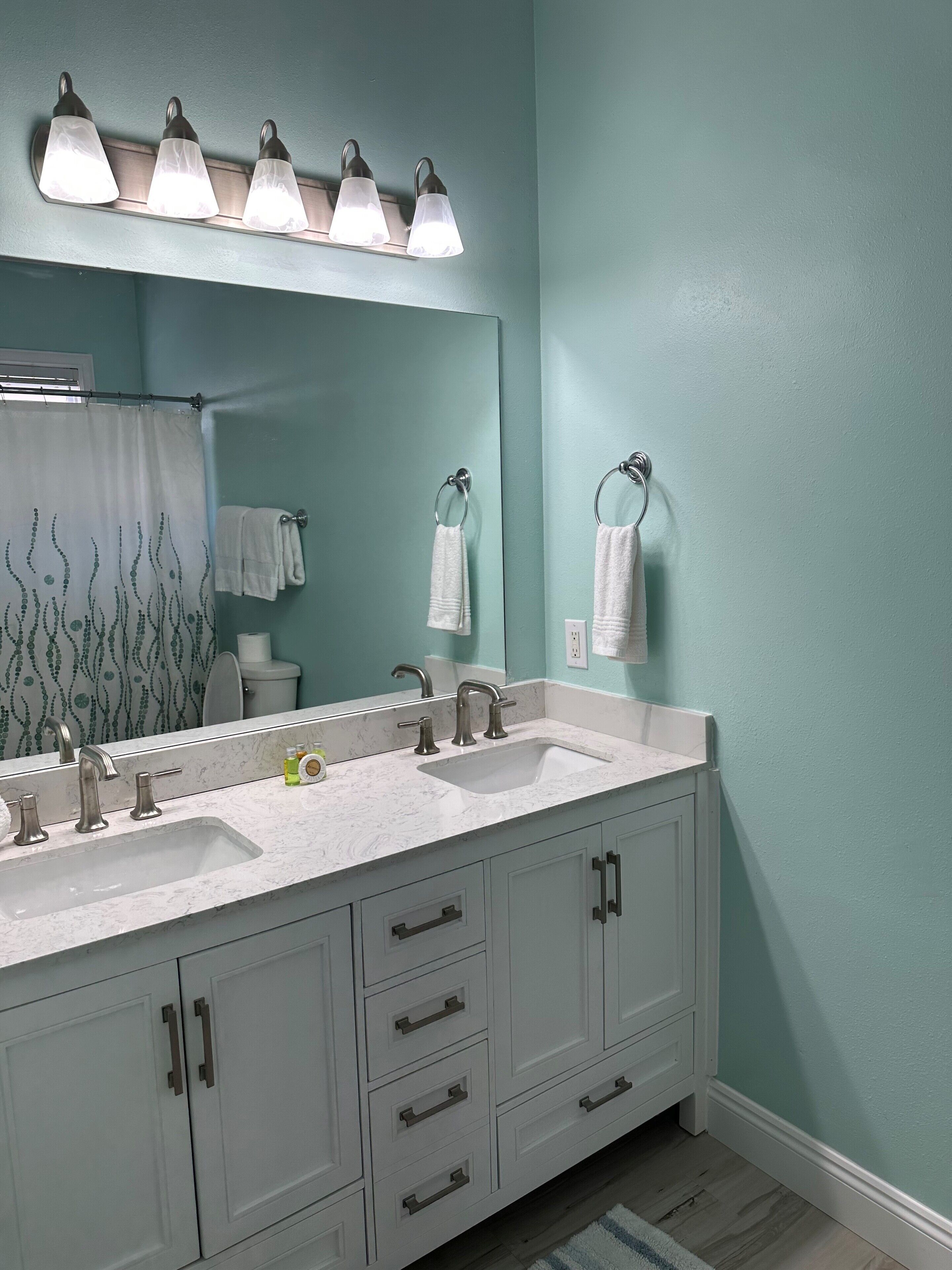 Lovely Beach Cottage Two Blocks from The Beach