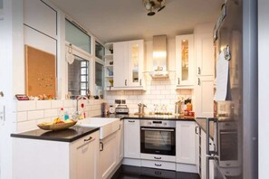 Apartamento básico, 1 cama King | Cozinha privada
