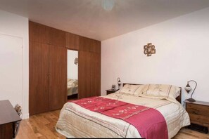 Basic Apartment, 1 King Bed - Quiet & Cosy 1BD Flat With Balcony - Tufnell Park (London)