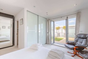 Basic Apartment, 2 Double Beds - Stunning 2BD Flat With Large Balcony - Roehampton (London)