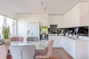 Basic Apartment, 2 Double Beds | Private kitchen
