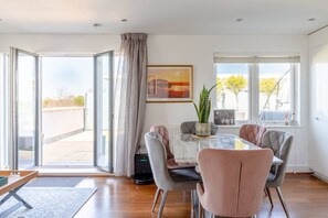 Basic Apartment, 2 Double Beds | Dining - Stunning 2BD Flat With Large Balcony - Roehampton (London)