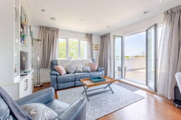 Basic Apartment, 2 Double Beds | Living area